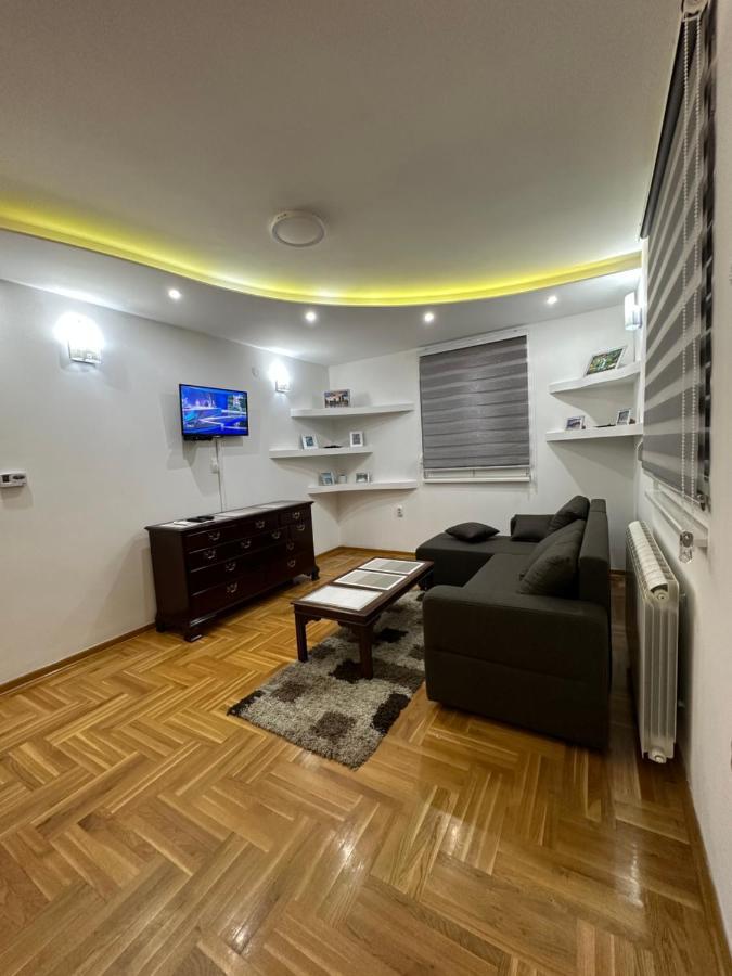 Port 1 Belgrado