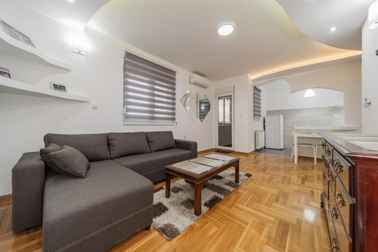 Port 1 * Belgrado